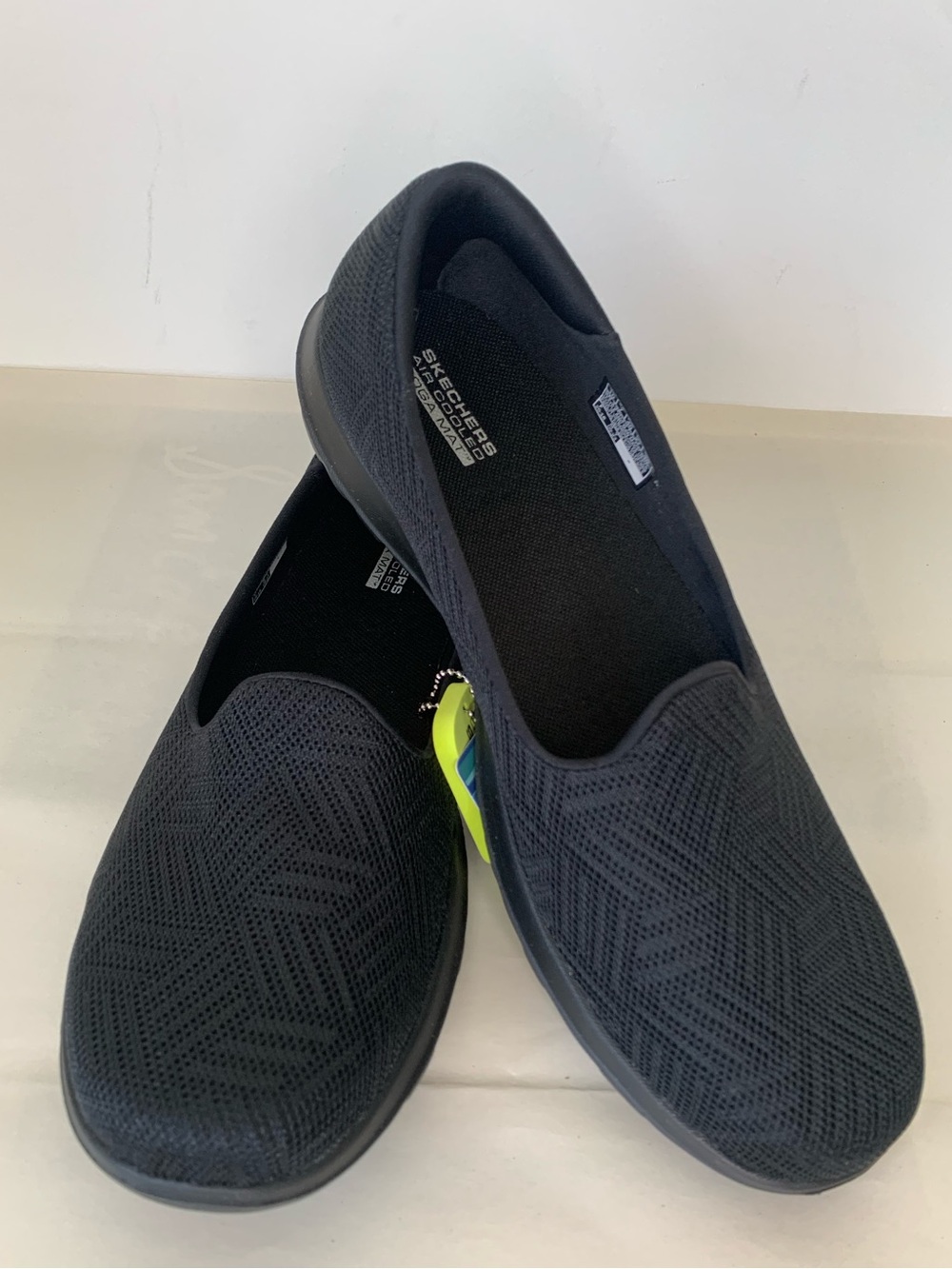Skechers Women's Go Walk Lite slip-on shoes in black, 10M. Comfort insole. NWOB.